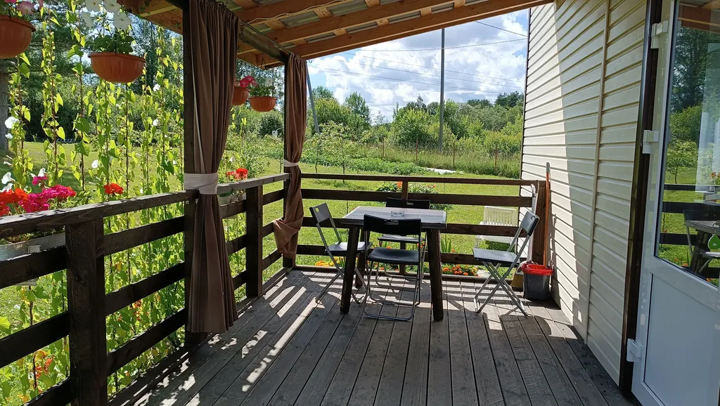 Коттедж Домик с террасой — Заозерный