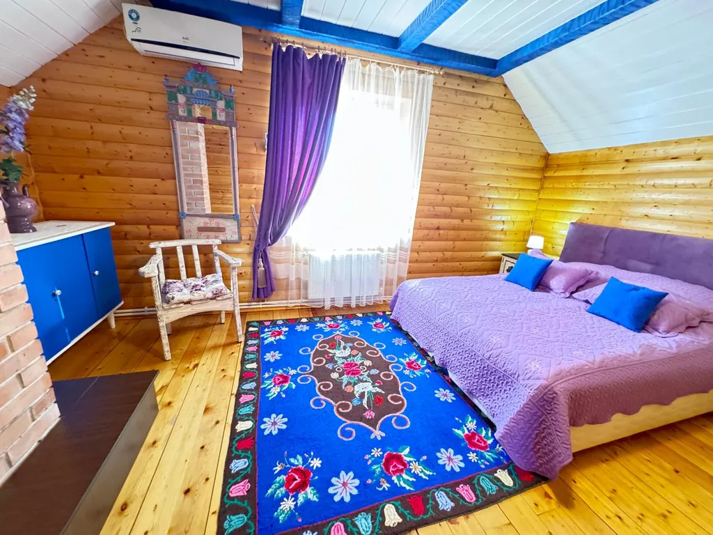 Просторный дом с банькой и видом на храм