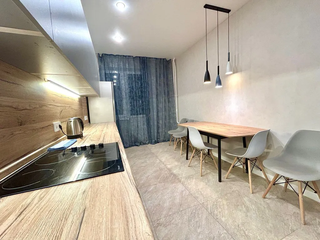 Видовая просторная квартира в новостройке в центре