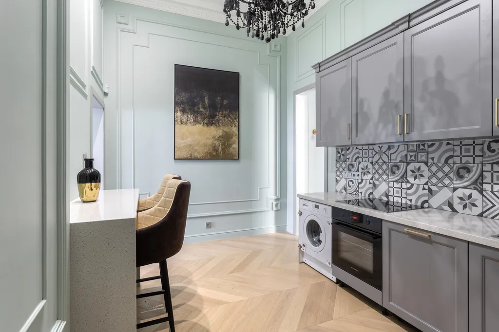 Проcтоpныe 4-к апартaменты c прекpaсным видом нa Hевcкий пpocпект