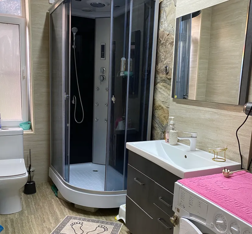 Веранда в окружении величественных гор