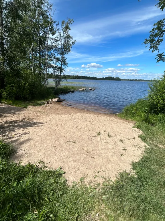 Уютный дом у озера