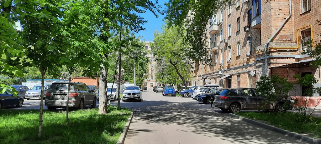 Просторная комната в винтажной квартире