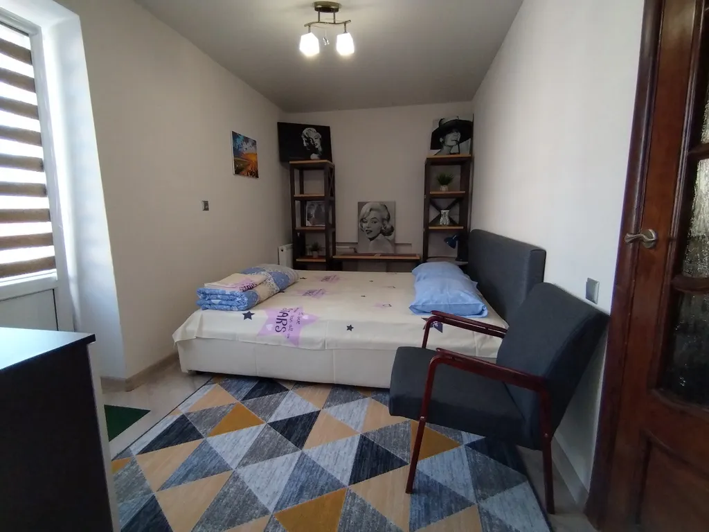 Квартира-студия с отдельной спальней, центр