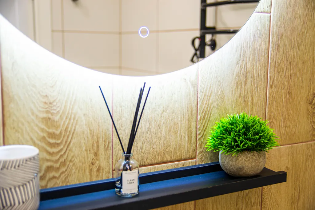 Современный дизайн и панорамный балкон в студии