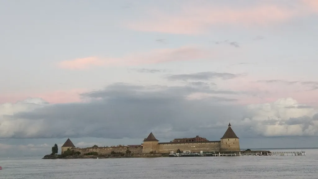 Коттедж Уютный новый дом напротив крепости Орешек — им. Морозова