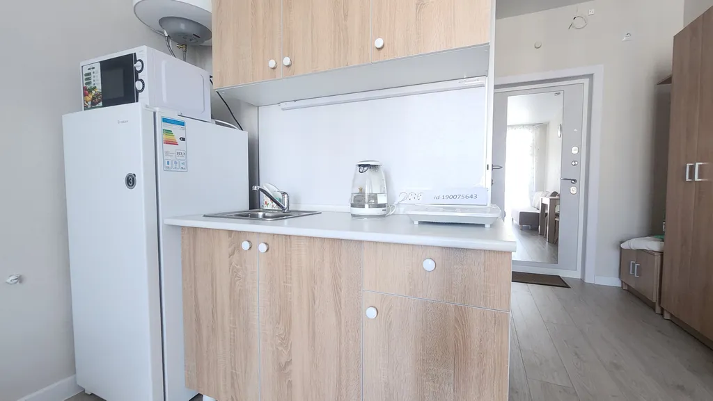 Уютная студия с видом на бассеин