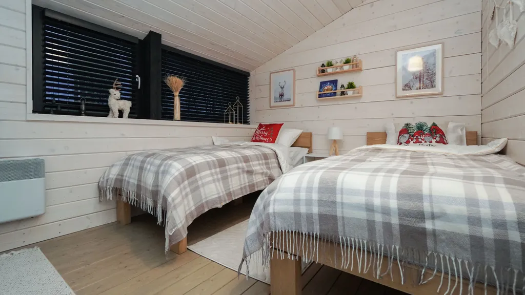 Уютный панорамный дом с баней в лесу