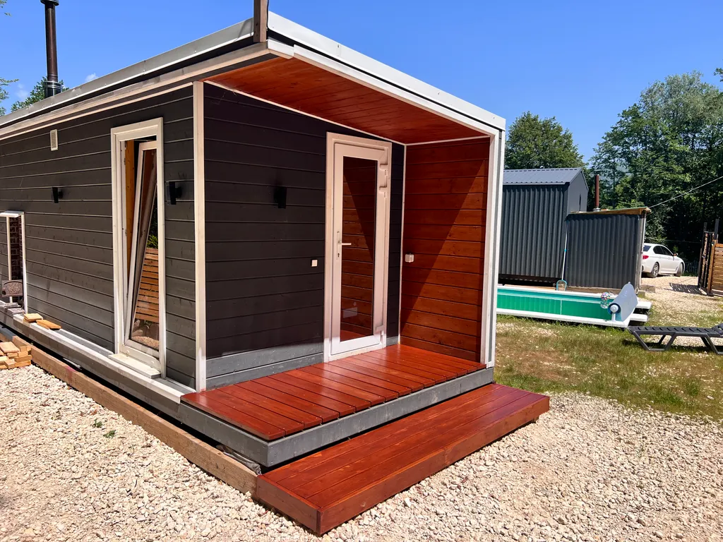 Дом в горах у реки с подогреваемым бассейном, баней и чаном