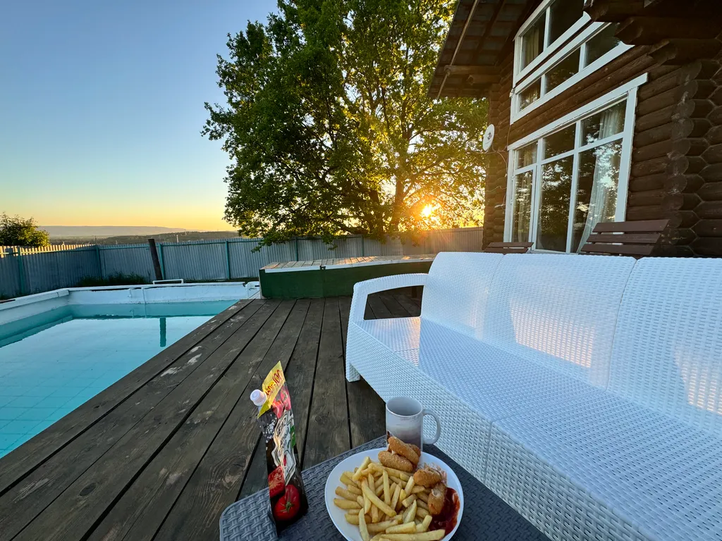 Срубовой дом с большим бассейном и шикарным видом на Жигулевские горы