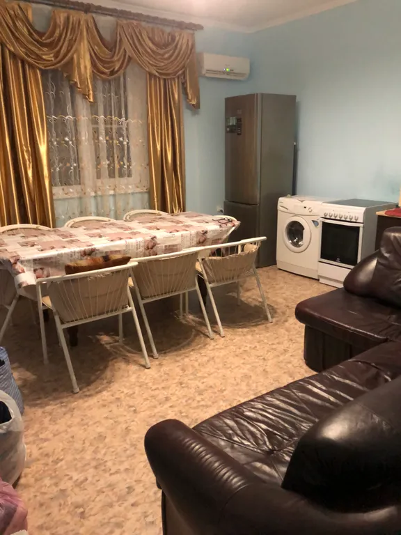 Часть дома (2 этаэ)с отдельным входом.