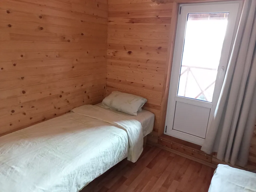 Дом на берегу Красного озера