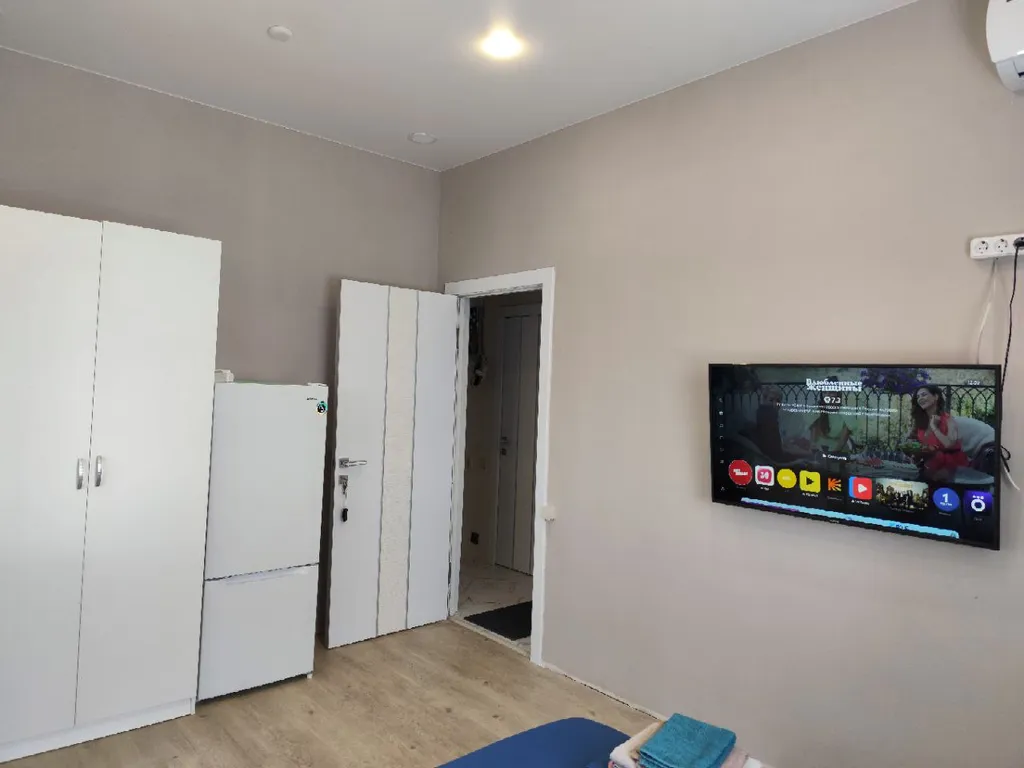 Комната с лоджией, со своей кухней