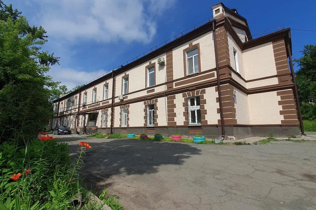 Яркая двухуровневая мини-студия