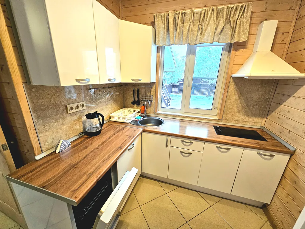 Коттедж Коттедж с баней на дровах и горячем уличным чаном — Снегиревка