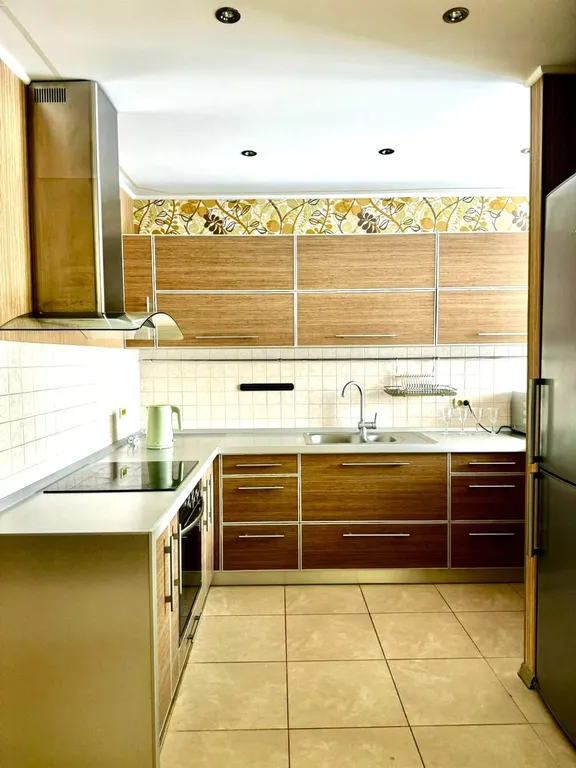 Студия с панорамным видом на реку в центре