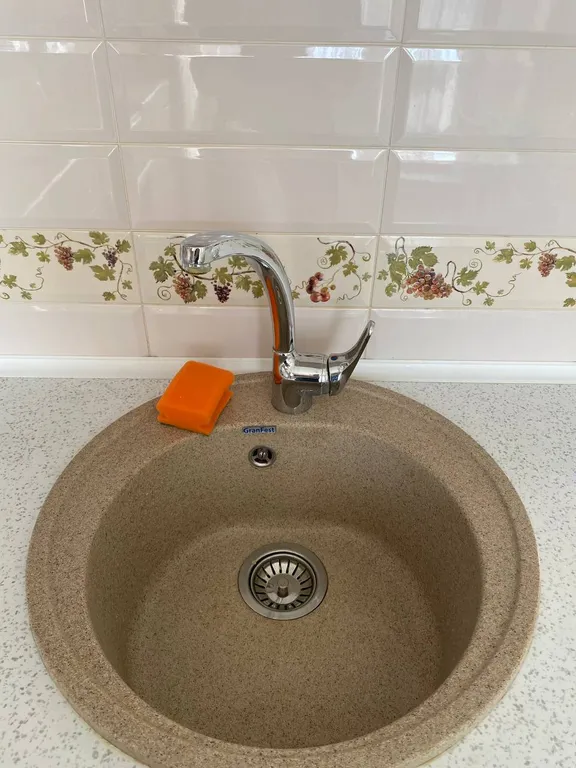 Светлая однокомнатная квартира в тихом районе Светлогорска.