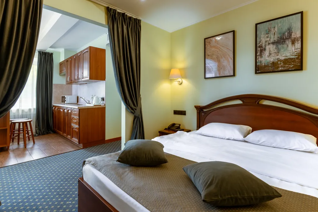 Семейный номер с кухонной зоной, отдельной гардеробной в 30 метрах от метро