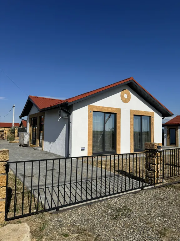 Дом с бассейном в Винной деревне Тамань