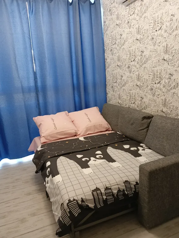 Уютная, светлая студия с панорамными окнами