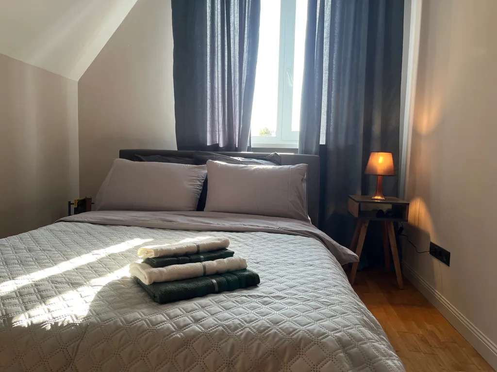 Коттедж на берегу Невы с lounge в гараже