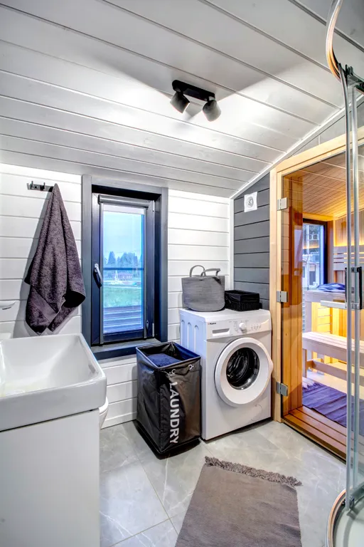 Уютный домик с видом на лес