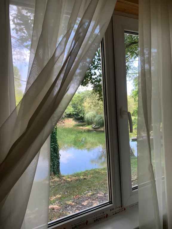 Домик у озера