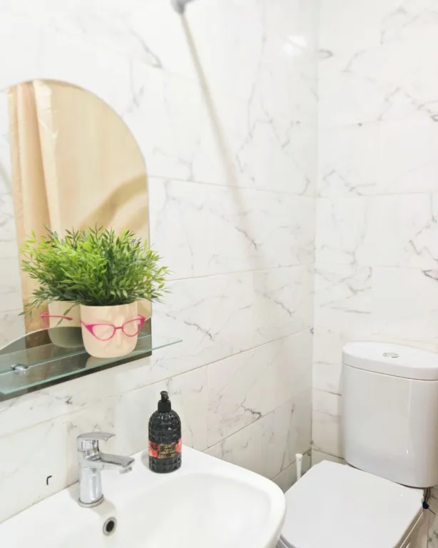 Дом в городе с зоной барбекю