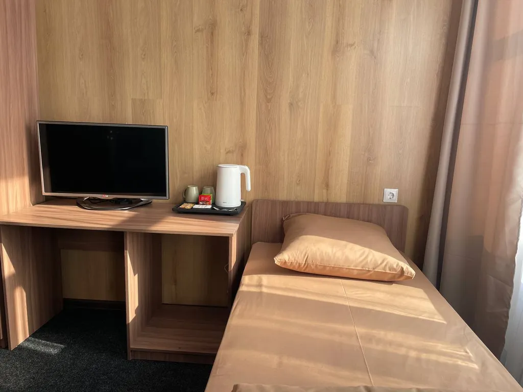 Новый уютный номер с двумя раздельными односпальными кроватями