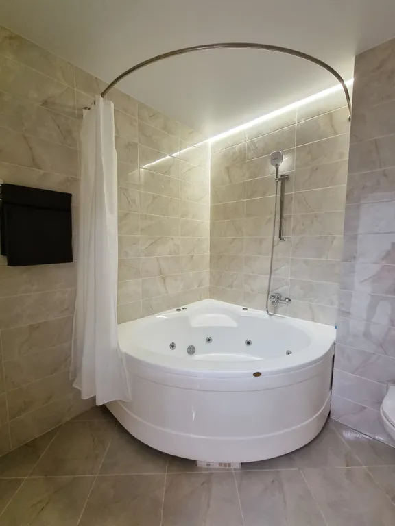 Аппаратамент с панорамными окнами и джакузи