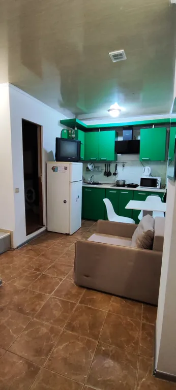 Двухэтажный дом с двориком и мангалом