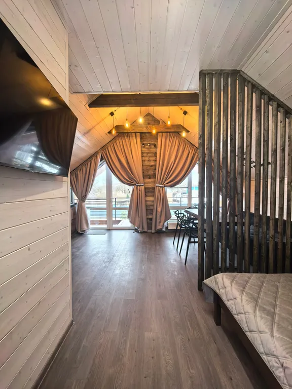 Улучшенный четырёхместный номер с балконом и с собственной кухней