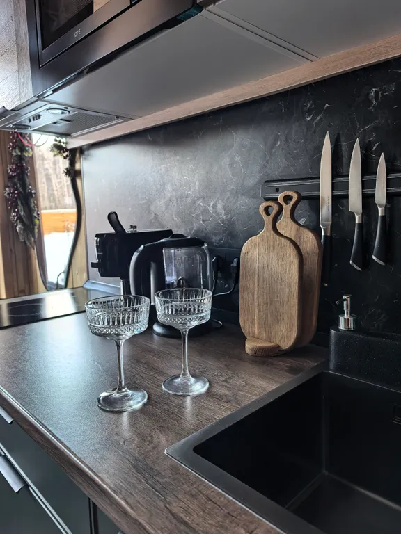 Домик для пар, чаном на дровах и видом на березовый лес в МО.