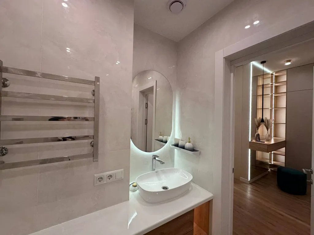 Continental apt near complex Vefa center