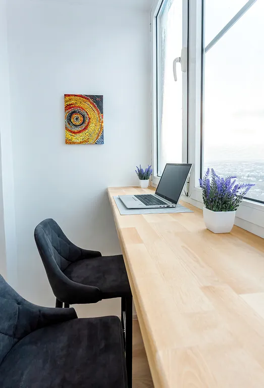 Стильная студия с видом на город в 20 минутах до центра