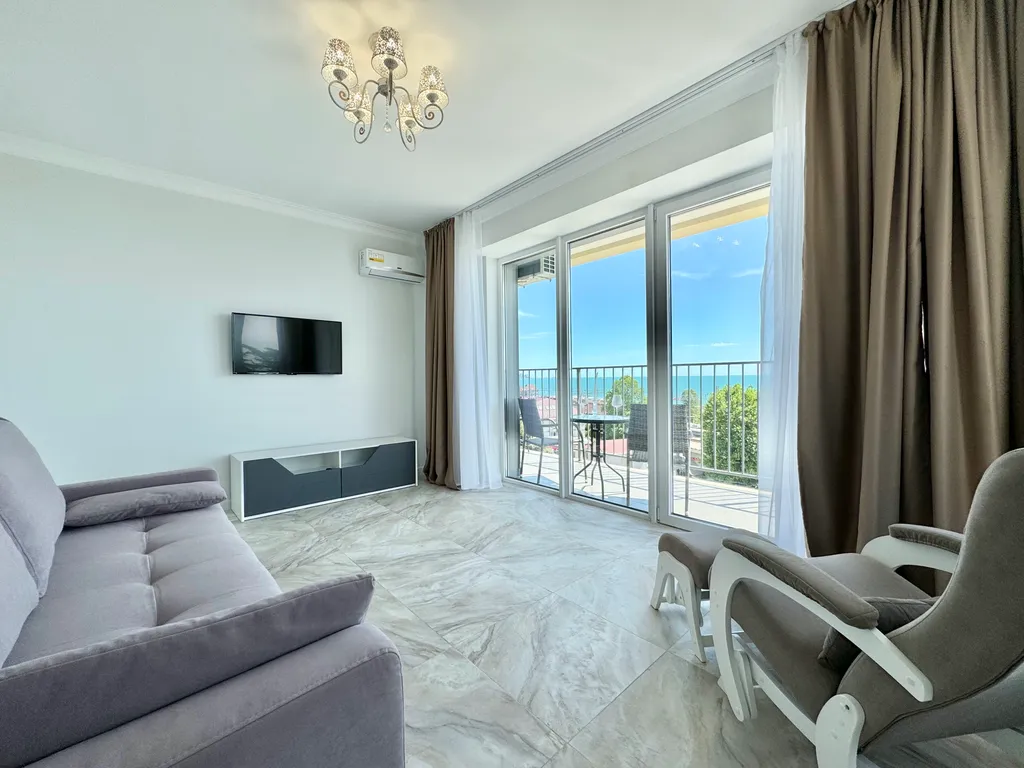 Двухкомнатная квартира с прямым видом на море