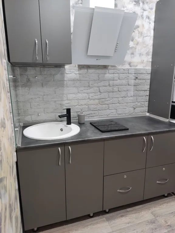 Двухкомнатная Революции