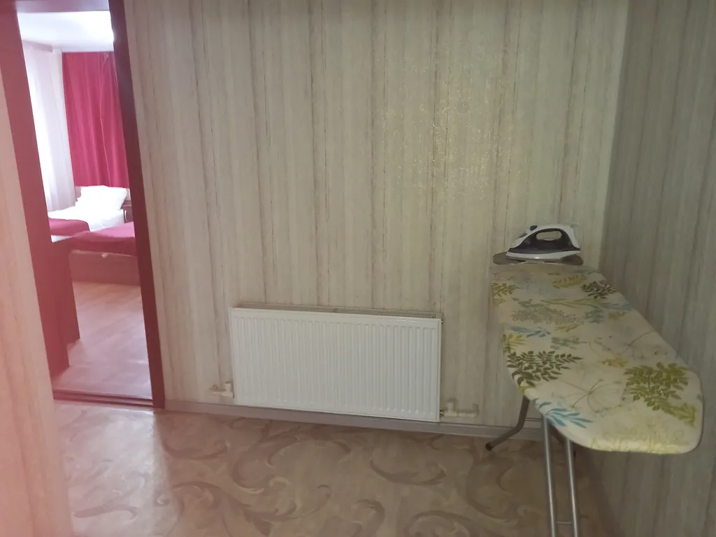 Уютный двухэтажный дом в центре города ( 1 этаж)