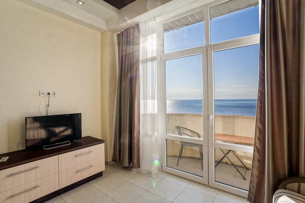 Студия на двоих с балконом у моря