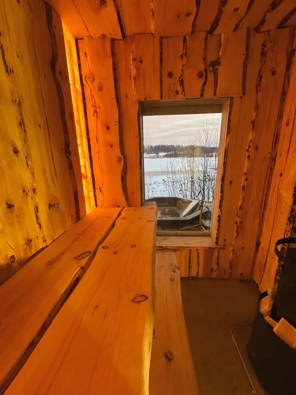 Дом с видом на озеро рядом с Ладожскими шхерами