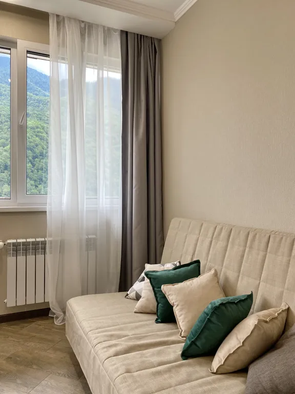 Евродвухкомнатный апартамент с балконом и видом на пик Аибга