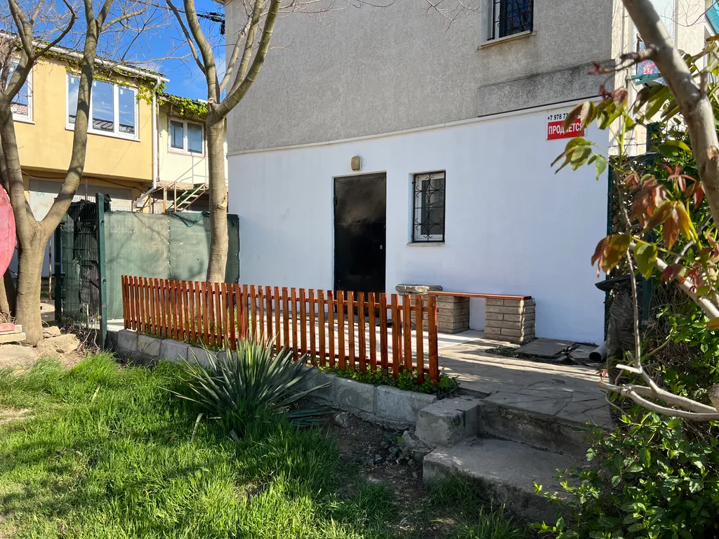 Эллинг у моря