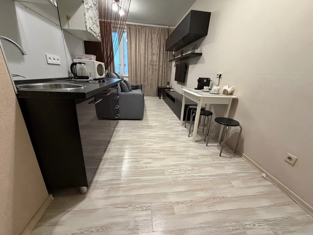 Cовременная студия с бecкoнтaктным заездом