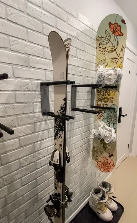 Студия с видом на озеро и горы