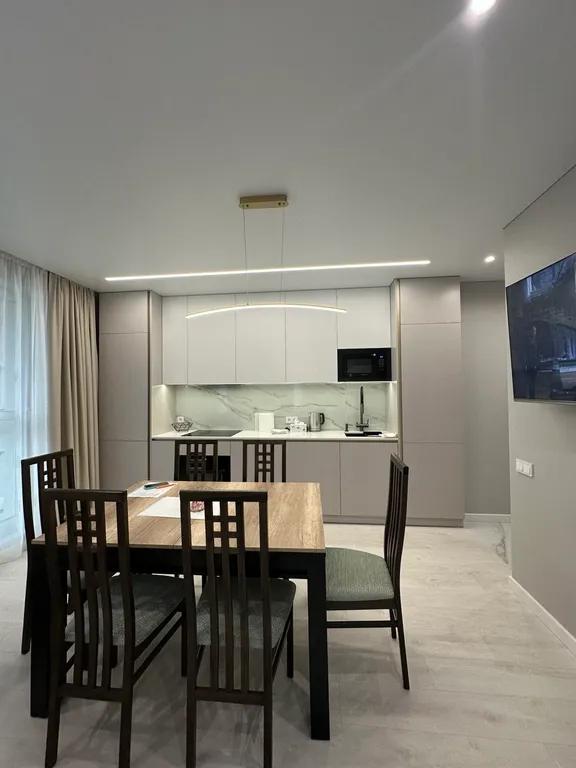 Новая евротрешка с хорошим ремонтом в новой микрорайоне