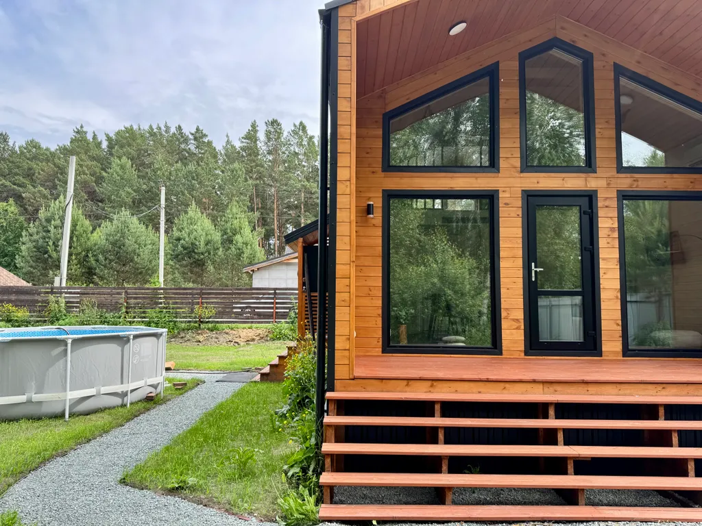 Дом в эко стиле с мангалом и видом на лес