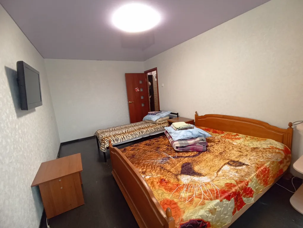 2я квартира у тц"Семёрочка"( Рабочий проспект, 6)