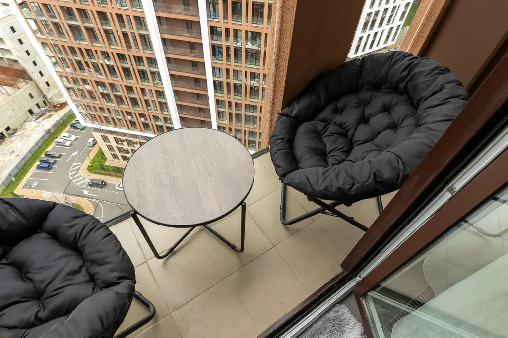 Большая современная студия у моря с видом на горы