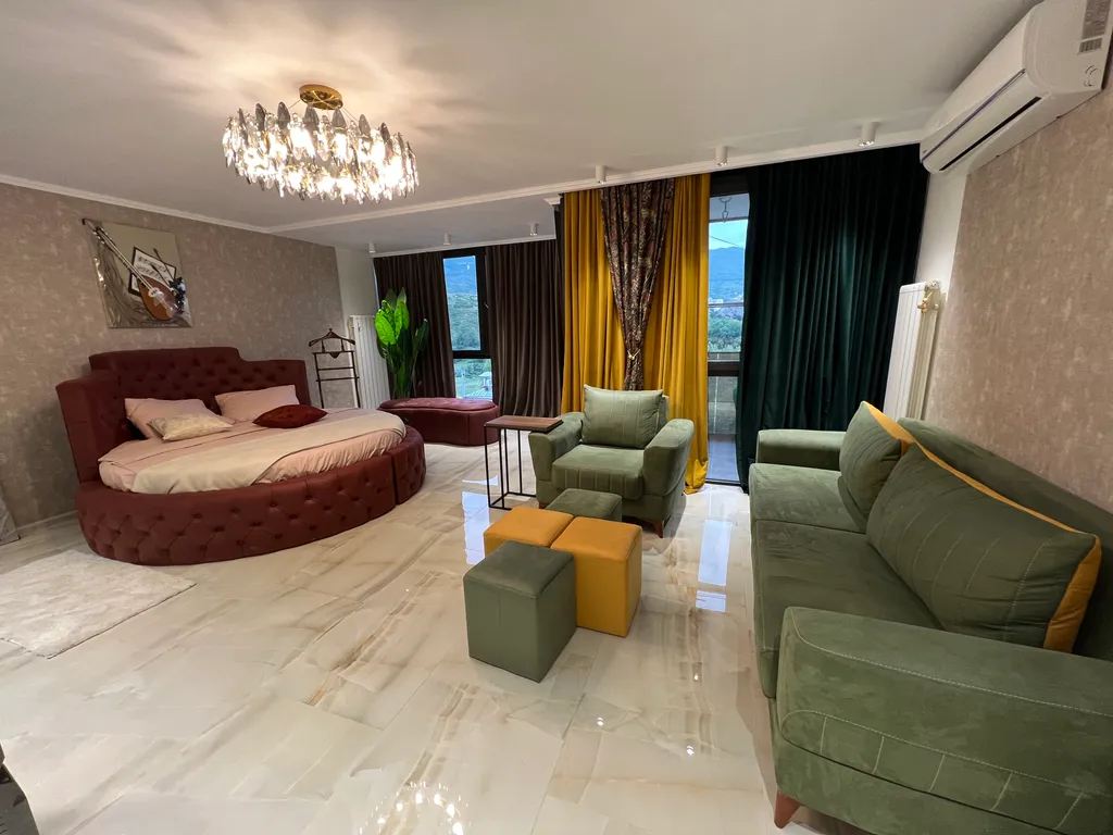 Business Studio Apartment in Central Park