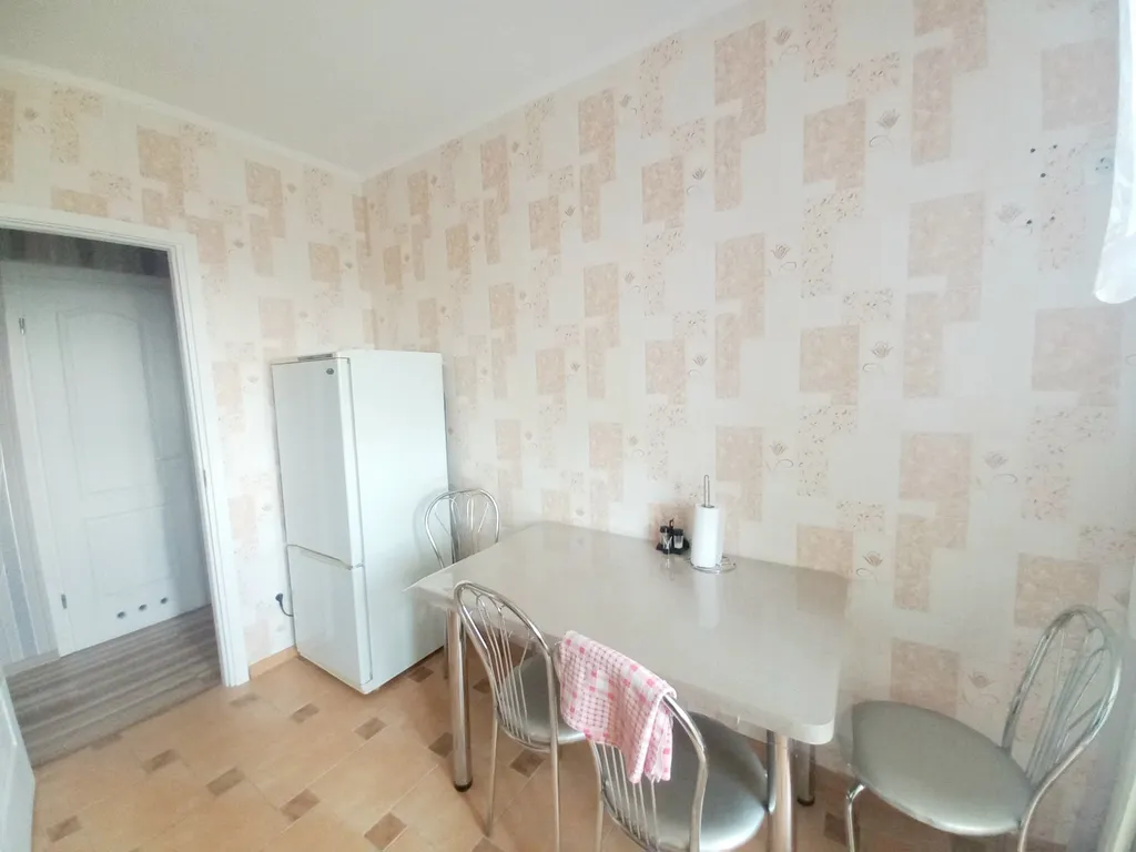 Светлая 2х ком квартира возле ТЦ Тринити